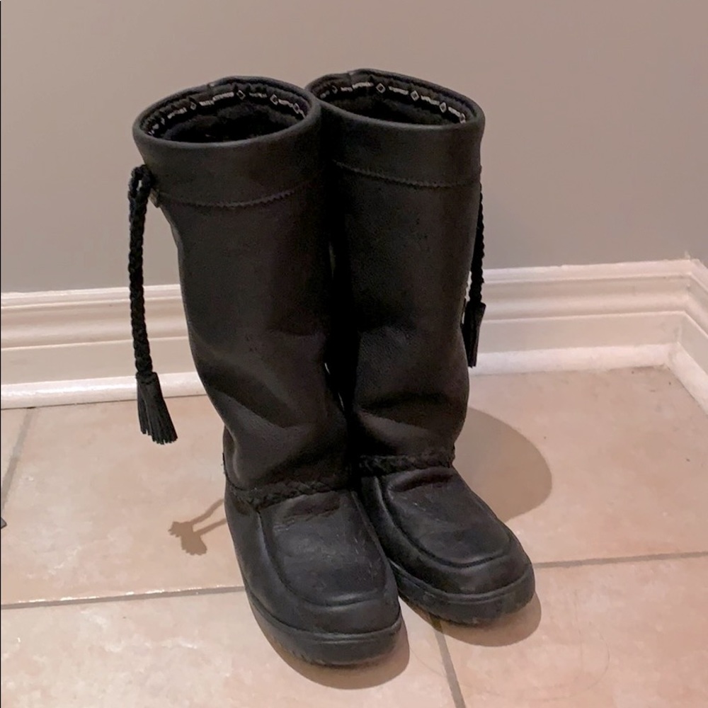 Manitobah Mukluks- tall size 7